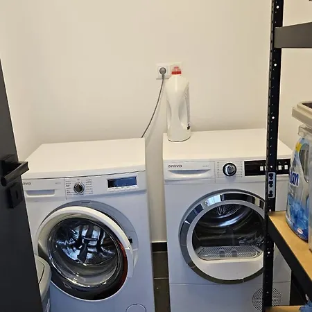 Moderny 2 S Velkou Terasou Apartment Bobrov